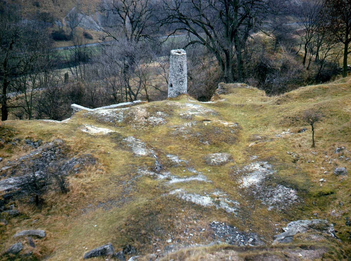 Putwell Hill chimney 1971, submitted by Dickie Bird on 20-03-2026.
© Richard Bird Putwell Hill chimney 1971